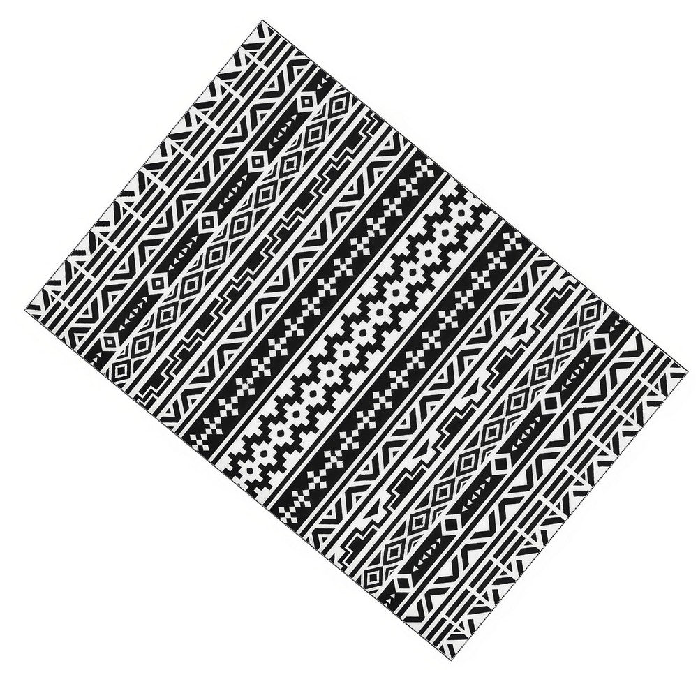 Mez 6x9 Medium Outdoor Rug | Black White Bohemian Geometric Pattern w Bag