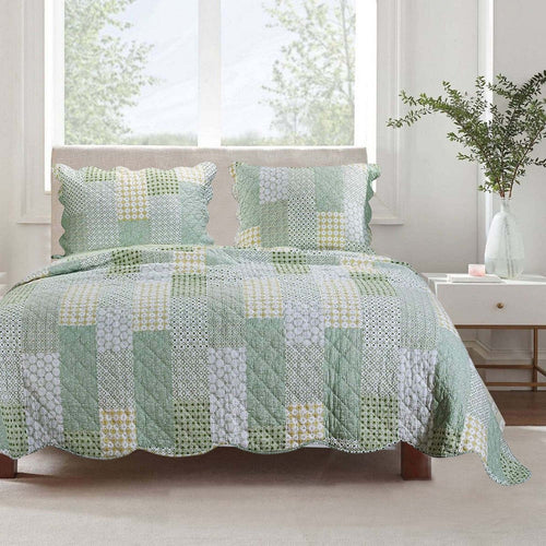 Queen Quilt Set | Reversible Fabric | Geometric Pattern Motifs | Green