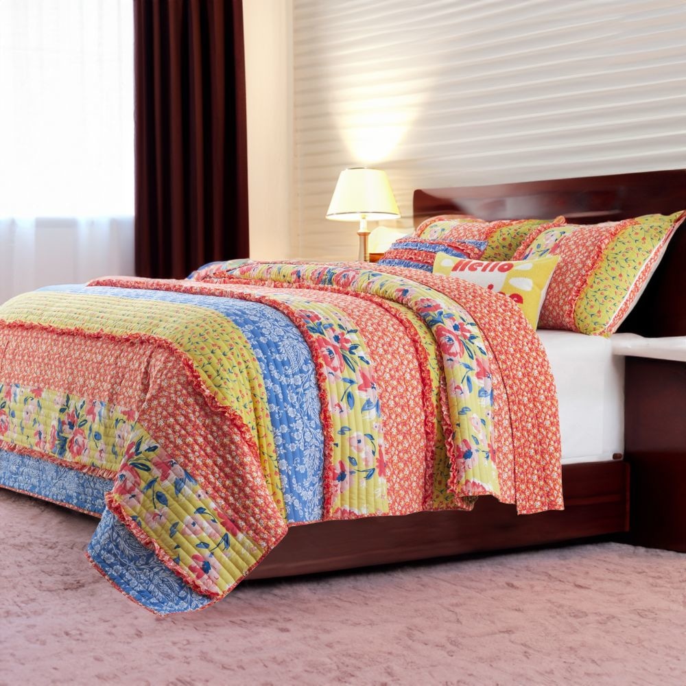 Lio Quilt Set | 3 Piece Queen | Bohemian Floral | Multicolor