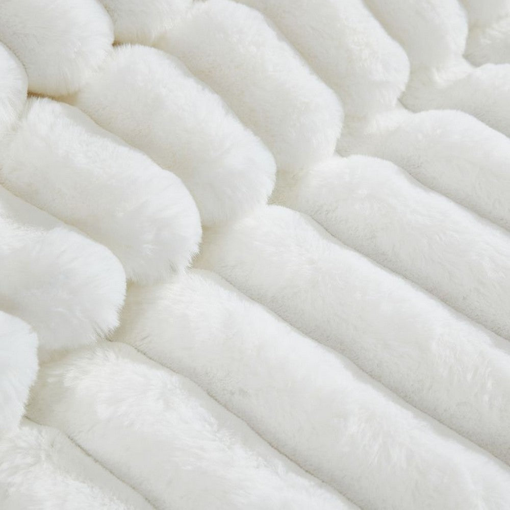 Sieno 4pc Queen Comforter Set | White Faux Fur and Micro Mink Backing