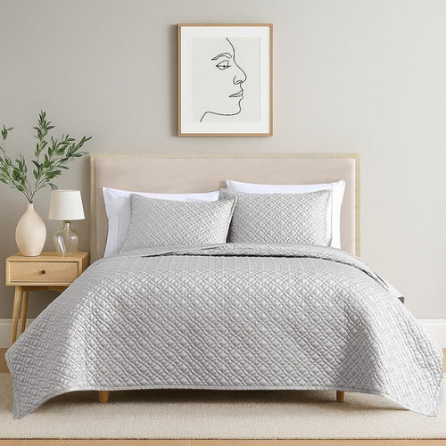 Keo 3pc Queen Coverlet Set | Reversible | Shams | Silver Silky Fabric