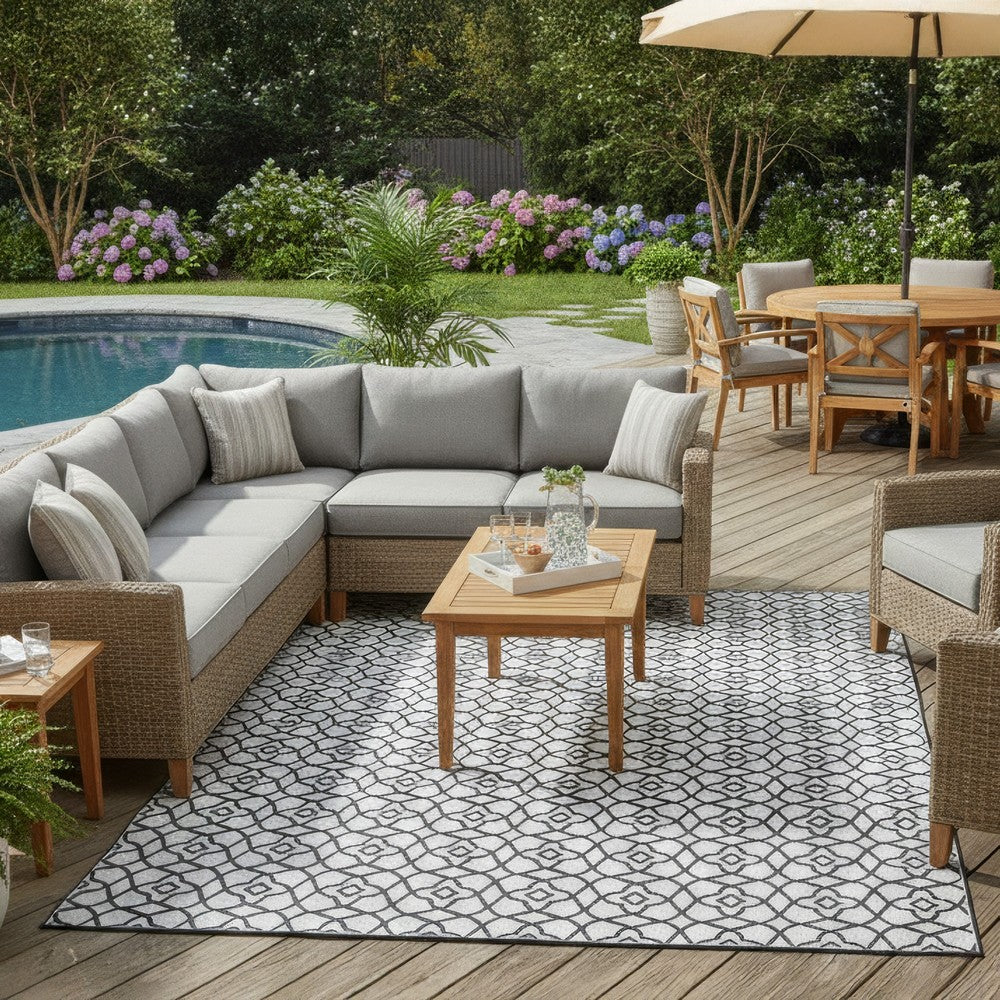 9x18 Ultra Large Outdoor Rug | Black & White Reversible Clover Pattern