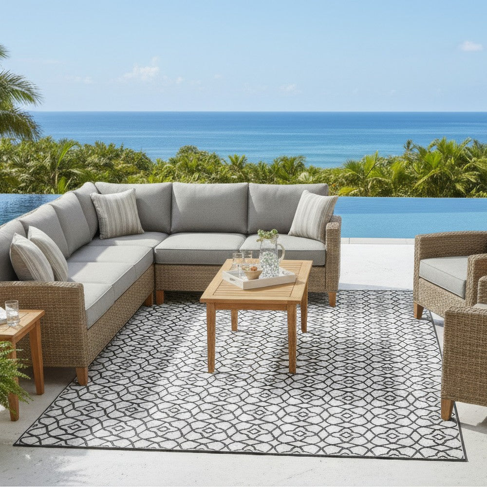 9x18 Ultra Large Outdoor Rug | Black & White Reversible Clover Pattern