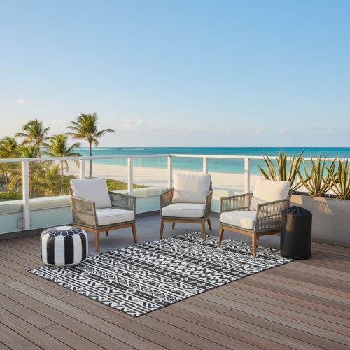Mez 6x9 Medium Outdoor Rug | Black White Bohemian Geometric Pattern w Bag