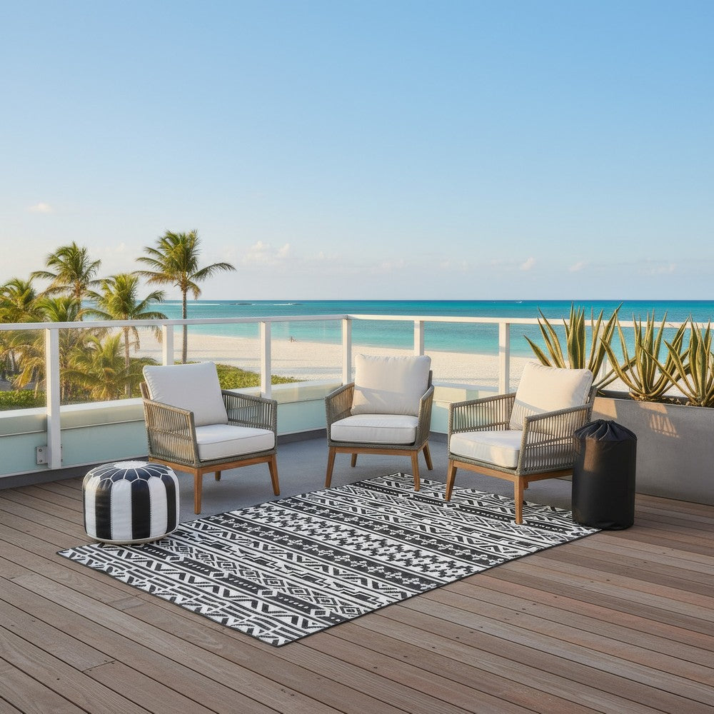 Mez 6x9 Medium Outdoor Rug | Black White Bohemian Geometric Pattern w Bag