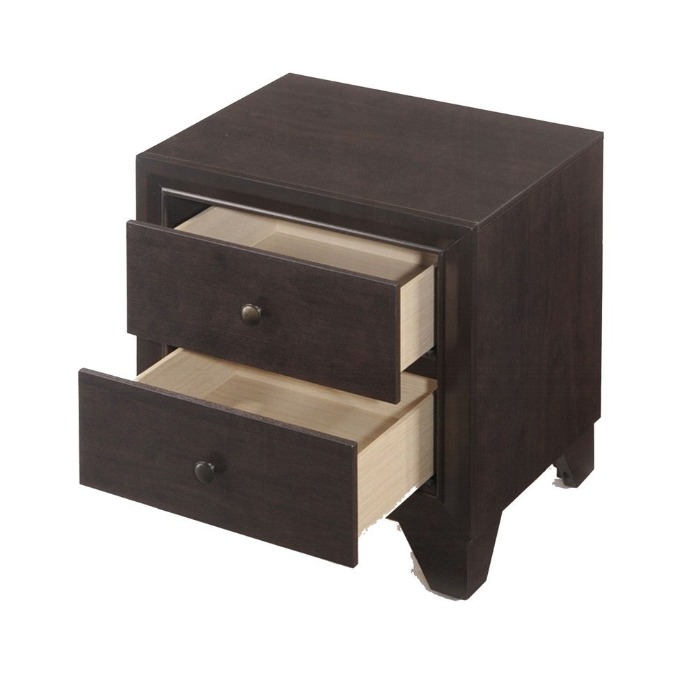 Queen Size Bedroom Set, Traditional Carved Wood Design, Brown Finish, 4-Piece Set with Bed, Nightstands and Dresser