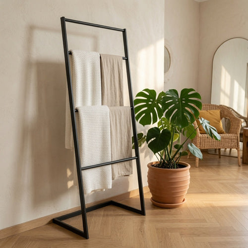 Freest&ing Towel Quilt Rack | 4 Rungs | Built-in Base | Black Metal 39"