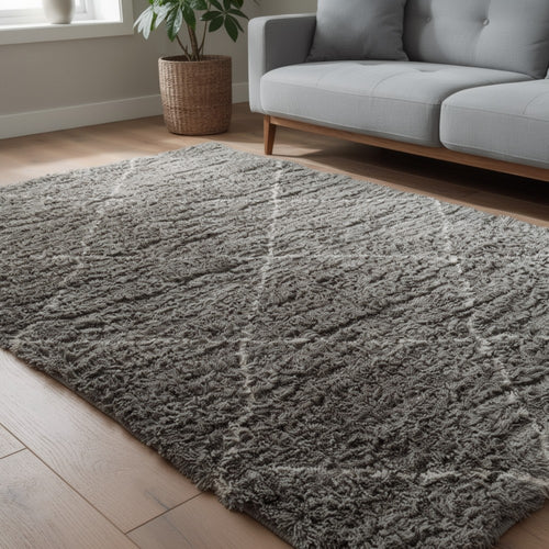 Wreno 8x10 Large Shag Area Rug with Cream Geometric Pattern | Gray PET