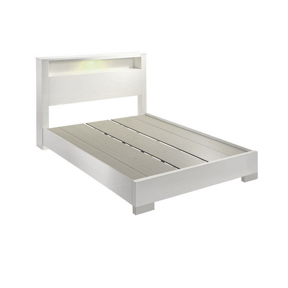 Queen Bedroom Set | White & Silver | 4 Piece Set with Chest | Dresser | & Nightst&