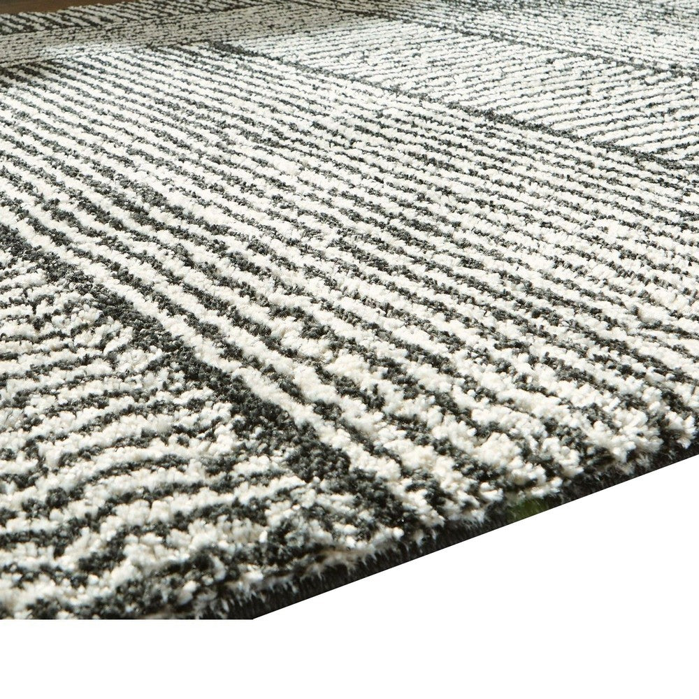 Mera Geometric Medium Area Rug | Black and Ivory Polypropylene Frieze 5x7