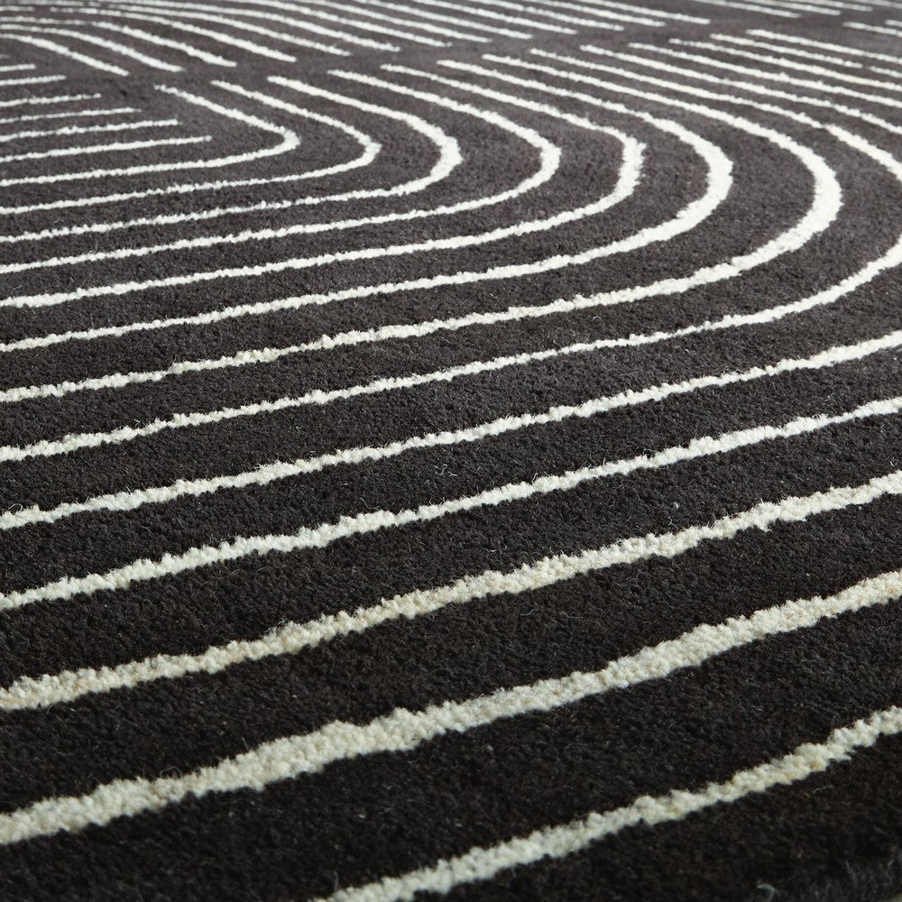 Edon Medium Area Rug with Ivory Geometric Design | Black Tufted Wool 5x7