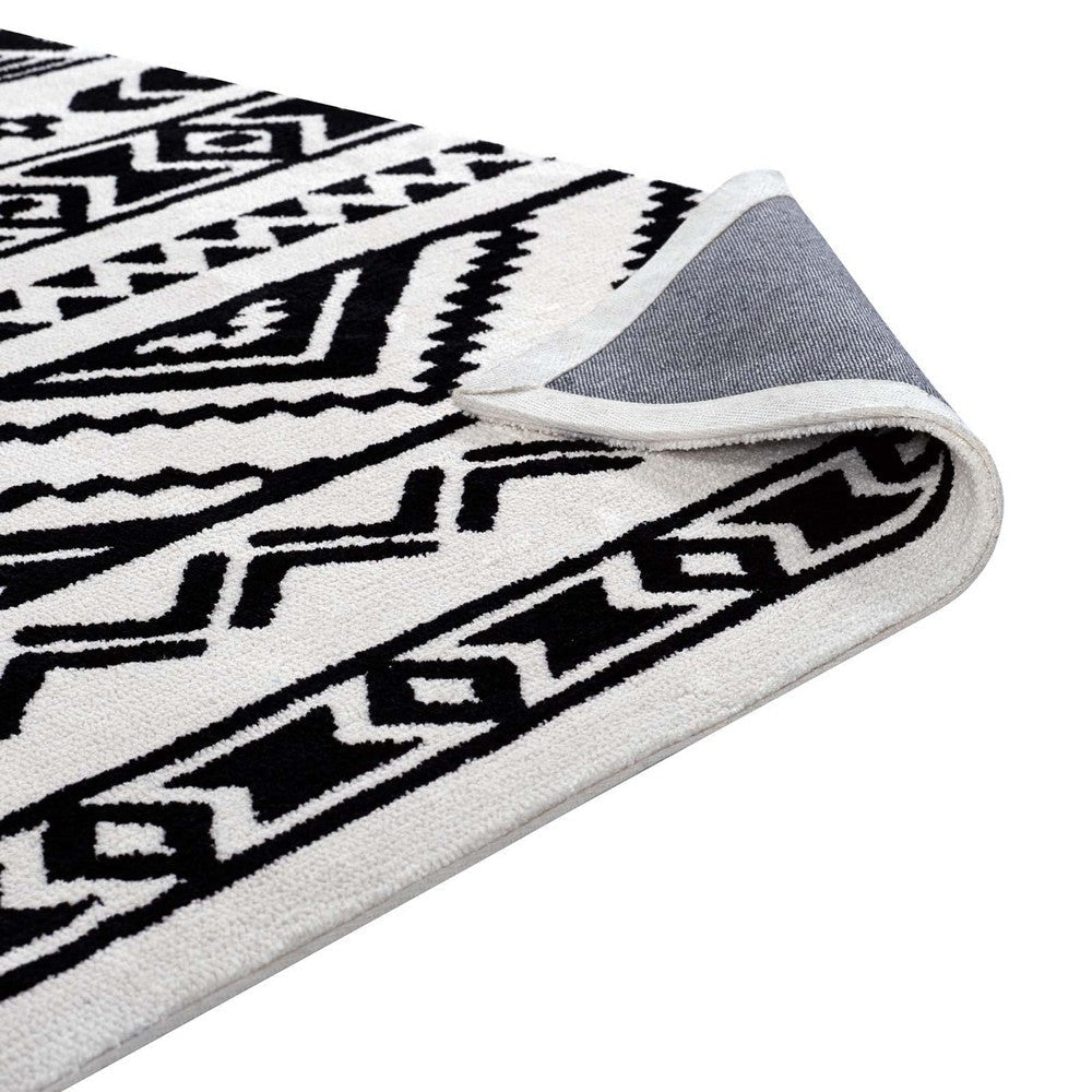Haku Geometric Moroccan Tribal 8x10 Area Rug, Black and White - No Shipping Charges