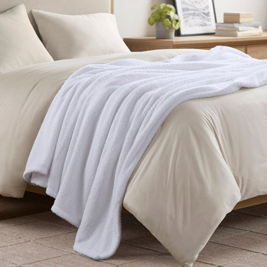 Queen Size Polyester Faux Feathersoft Fur Blanket, White