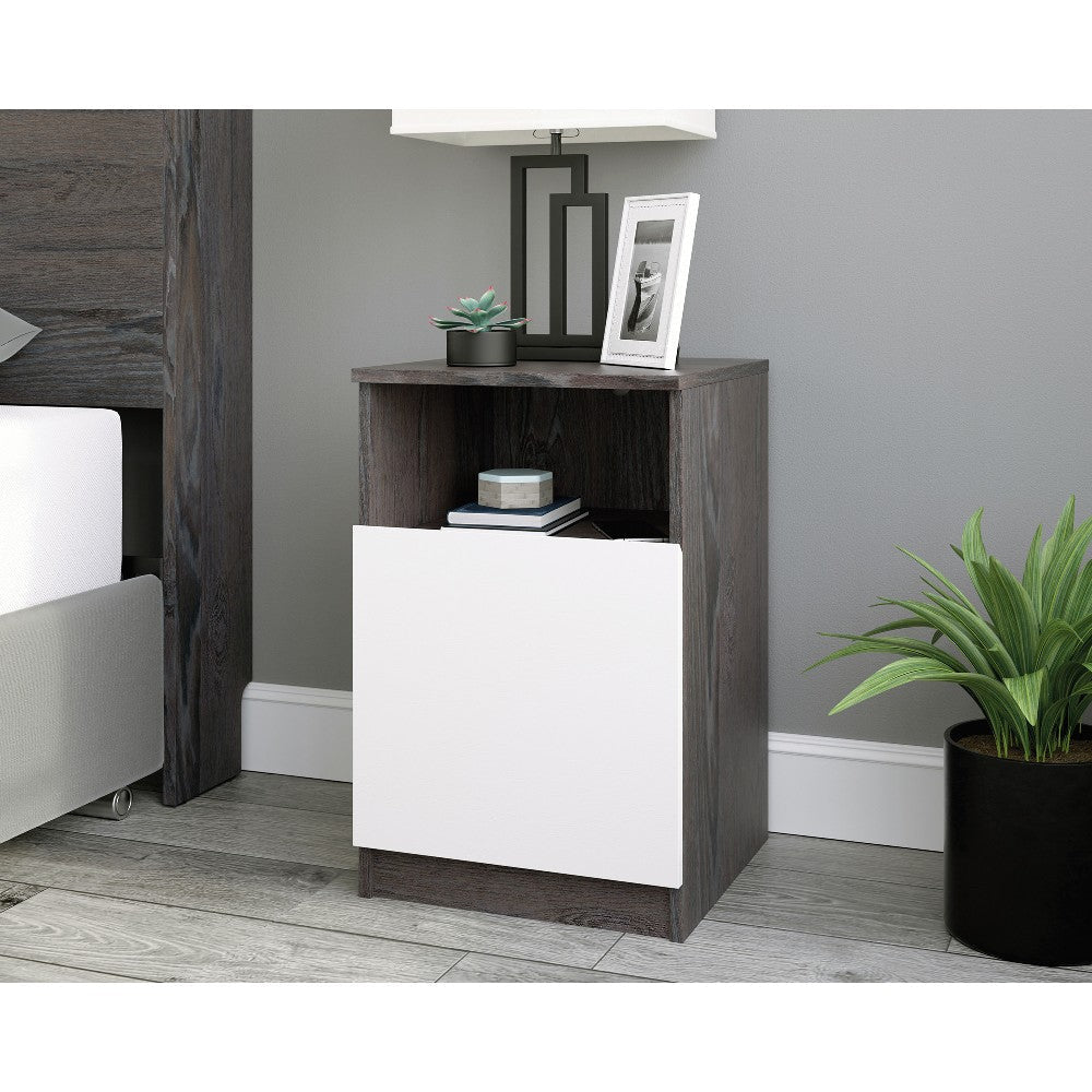 Hudson Court Nightstand Ca/peo 3a Disc SDR-425825