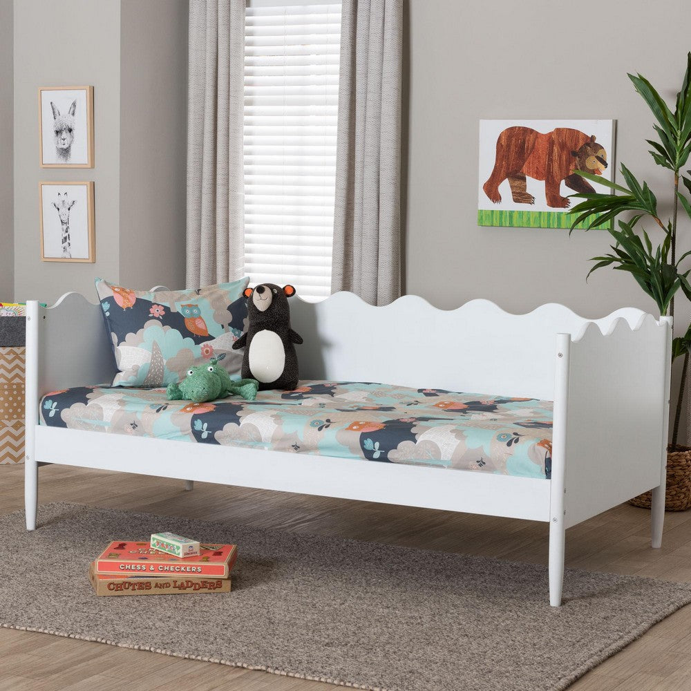 Baxton Studio Malaya Modern White Wood Full Daybed with Scalloped Edges WHI-MG0239-1-White-Daybed-Full